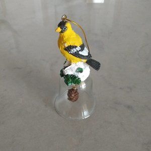 BRAND NEW AMERICAN GOLDFINCH BIRD FIGURINE ATOP GLASS BELL WITH PINECONE RINGER